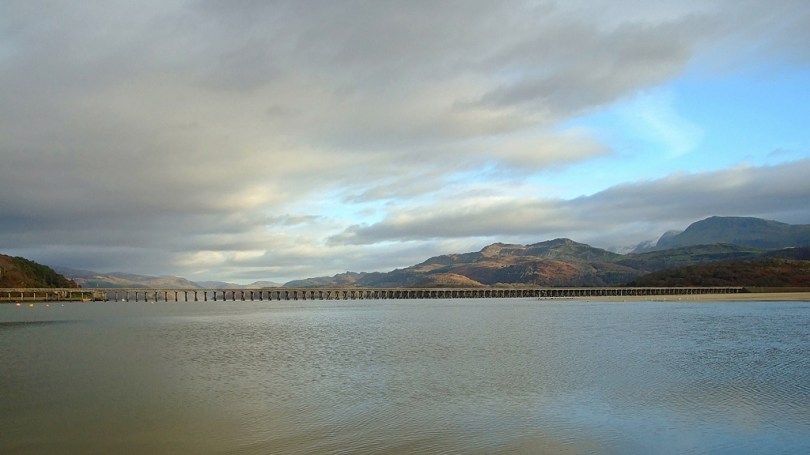Estuarium rzeki Mawddach i Barmouth Bridge
