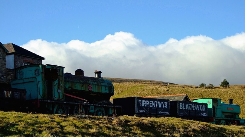 Zabytkowe lokomotywy przy muzeum Big Pit w Blaenavon