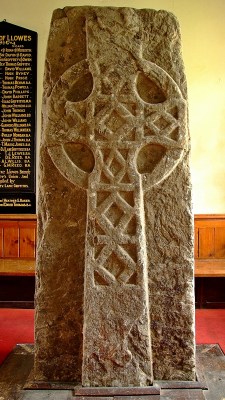 Imponujący krzyż Świętego Meiliga w Llowes