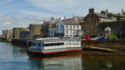 Nadbrzeżne mury obronne