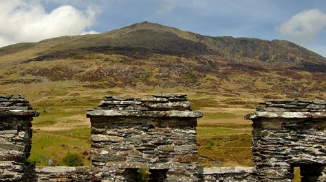 Moel Siabod z dachu Dolwyddelan Castle