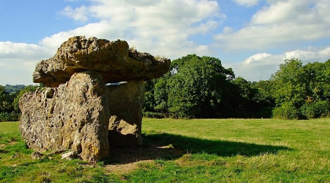 Prehistoryczne grobowce Tinkinswood i St Lythans