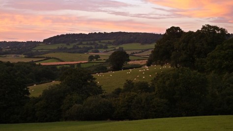 Zachód słońca nad Doliną Usk z Kilgwrrwg