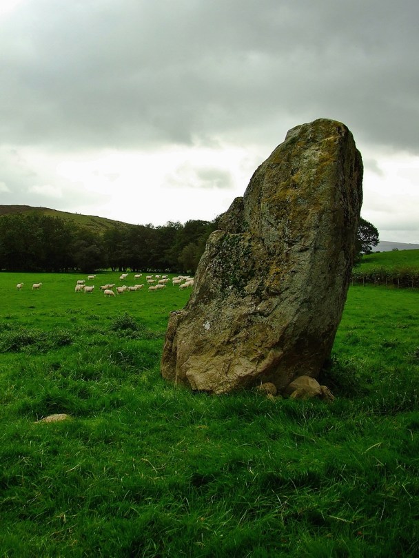 Dol y Felin standing stone, znany również jako St Afan’s Stone