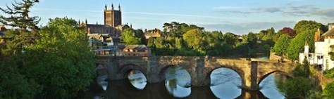 Hereford - Old Bridge nad rzeką Wye i Katedra