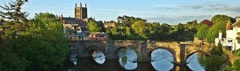 Hereford - Old Bridge nad rzeką Wye i Katedra