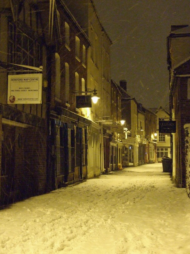 Zaśnieżona, nocna Church Street