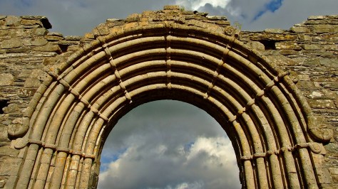 Strata Florida - łuk zachodniego wejścia do kościoła